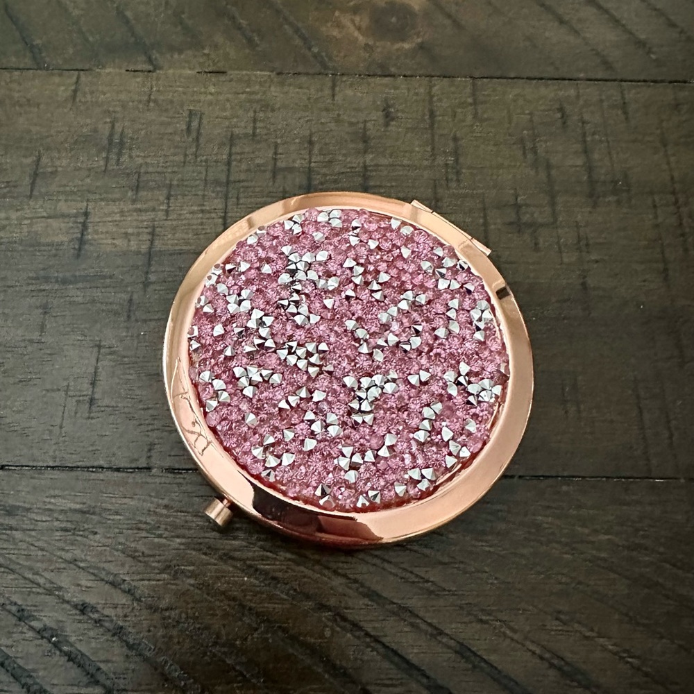 NEW!! Glam Compact Mirror - Picture 5 of 13